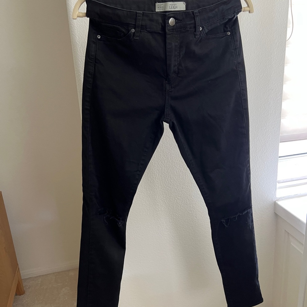 Topshop Women’s Leigh Black Denim Jeans 28x32 with ripped knees